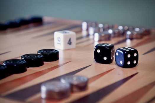 Backgamon Là Gì? Hướng Dẫn Cách Chơi Backgammon Đơn Giản