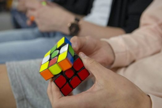 Cách chơi rubik 3×3 dễ hiểu và các mẹo xoay rubik cực nhanh
